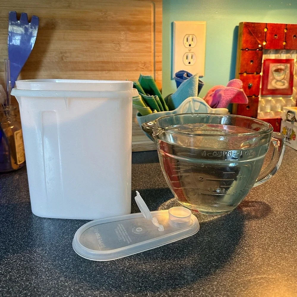 Vintage Tupperware Clear Beverage Buddy Container Pitcher w/ Flip Top Lid 1970s